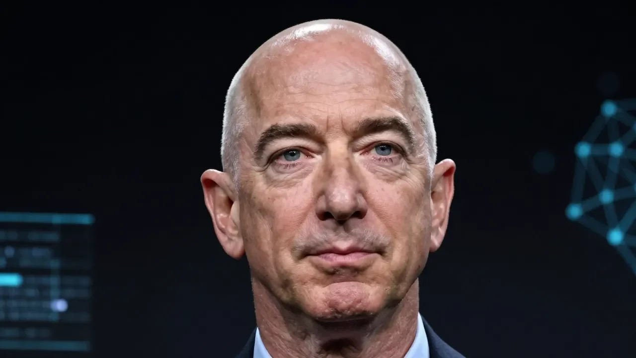 Bezos Investe Bilhões em Fundo para Revolucionar Indústria com Inteligência Artificial